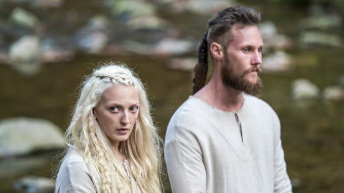 Ubbe e Torvi in una scena di Vikings Primo piano di Jordan Patrick Smith e Georgia Hirst