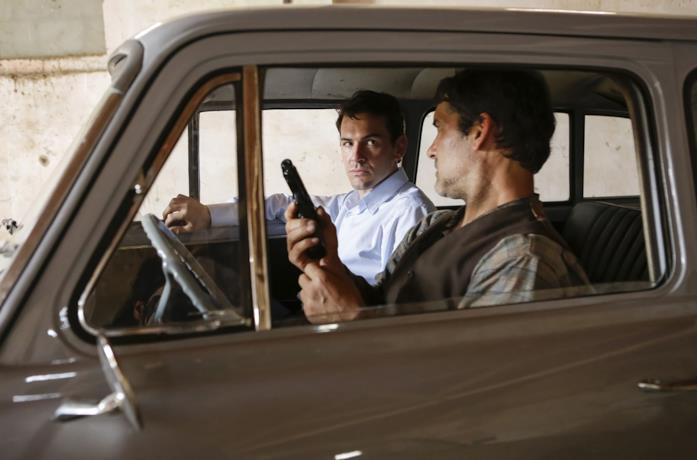 Miguel Nunes in una scena della serie Netflix Glória