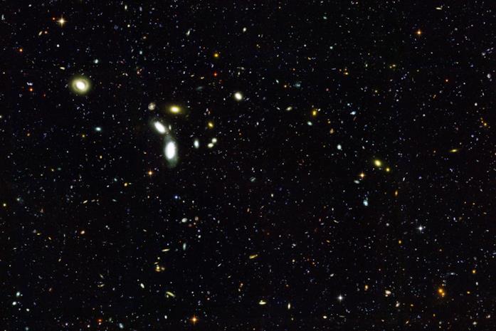 Una foto di numerose galassie scattata dal telescopio spaziale Hubble