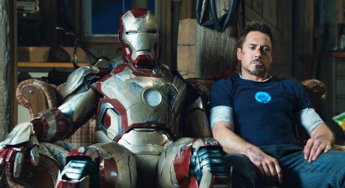 Tony Stark in Iron Man 3 e un'armatura Robert Downey Jr. in Iron Man 3