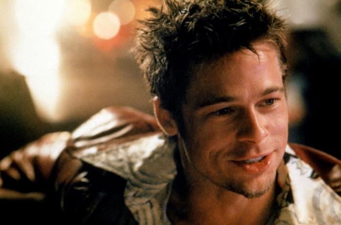 Brad Pitt in una scena del film Fight Club