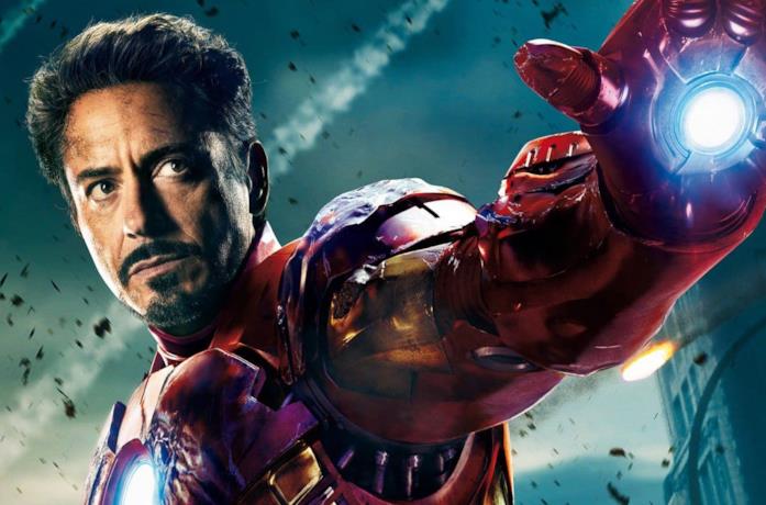 Robert Downey Jr. è Iron Man in un'immagine promozionale di Avengers