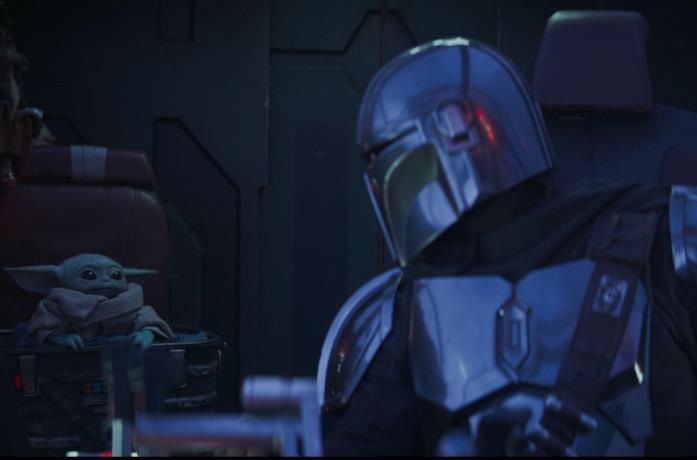 Il Bambino e il Mandaloriano in una scena della serie The Mandalorian
