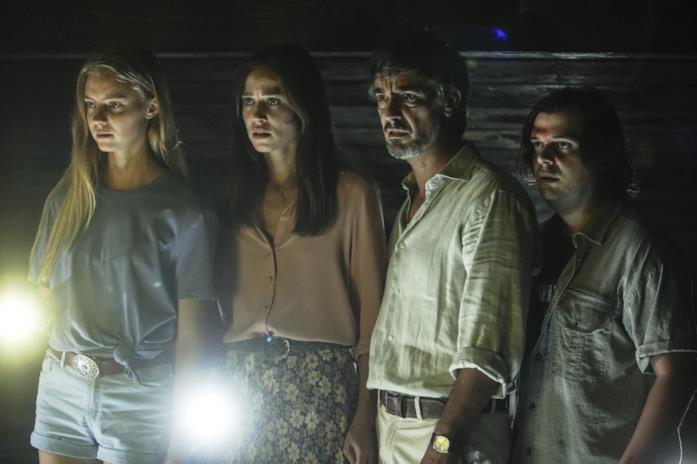 A Classic Horror Story: il finale del film e la sua spiegazione Yulia Sobol, Matilda Lutz, Peppino Mazzotta e Francesco Russo in una scena di A Classic Horror Story