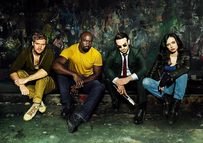 Iron Fist, Luke Cage, Daredevil e Jessica Jones, ovvero i Defenders Finn Jones, Mike Colter, Charlie Cox e Krysten Ritter in The Defenders