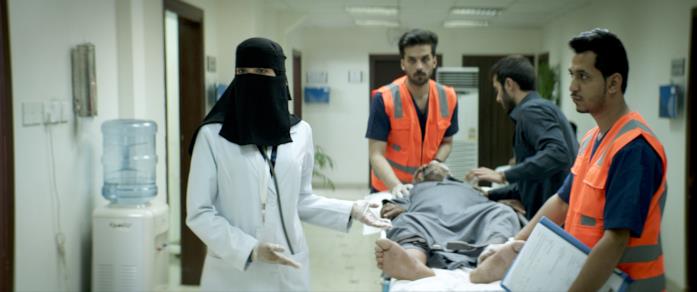 Maryam accetta un paziente Maryam accetta un paziente al pronto soccorso