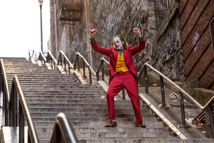 Joker scende le scale Joker balla sulle scale a New York