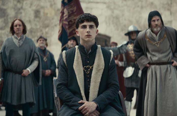 Timothée Chalamet nei panni di Enrico V