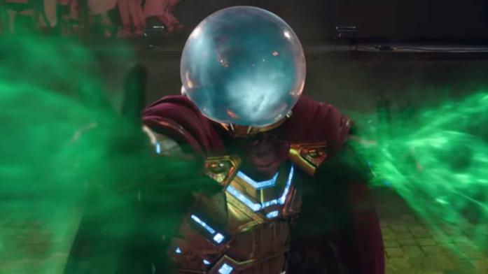 Mysterio mente su tutti i fronti in Spider-Man: Far From Home Mysterio in una scena di Spider-Man: Far From Home