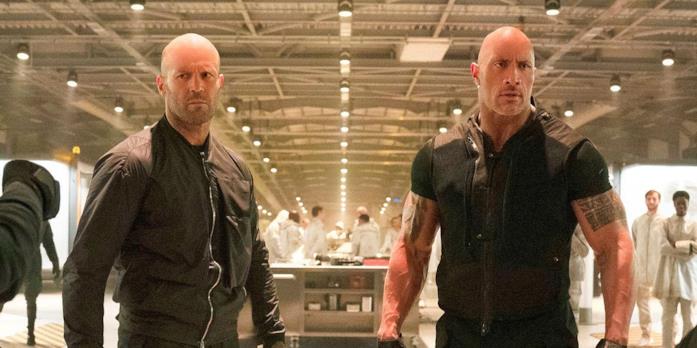 Un primo piano di Dwayne Johnson e Jason Statham in Hobbs and Shaw