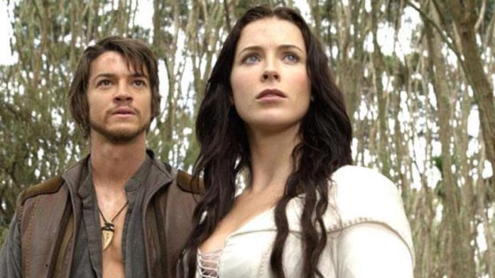 La spada della verità, serie TV fantasy tratta da una saga letteraria Kahlan e Richard Cypher in una scena de La spada della verità