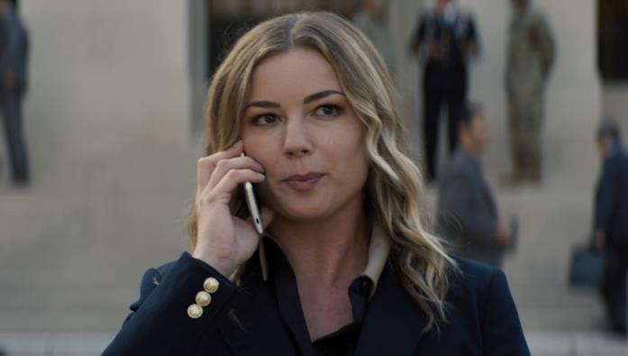 Sharon Carter Sharon Carter al telefono