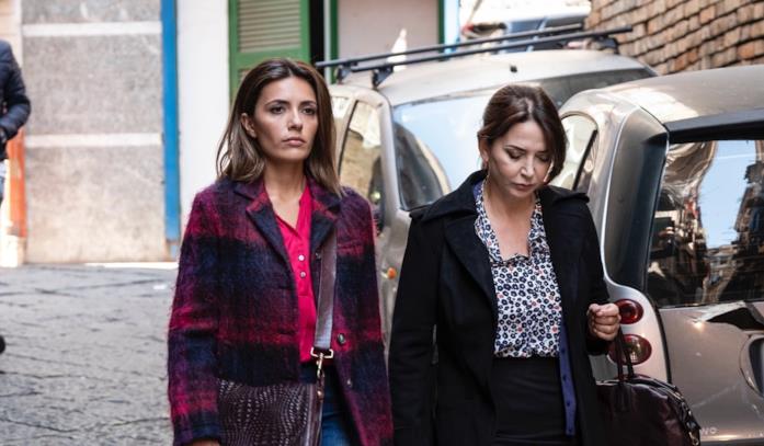 Cast e personaggi di Mina Settembre Rosalia Porcaro è Rosaria, ostetrica del consultorio