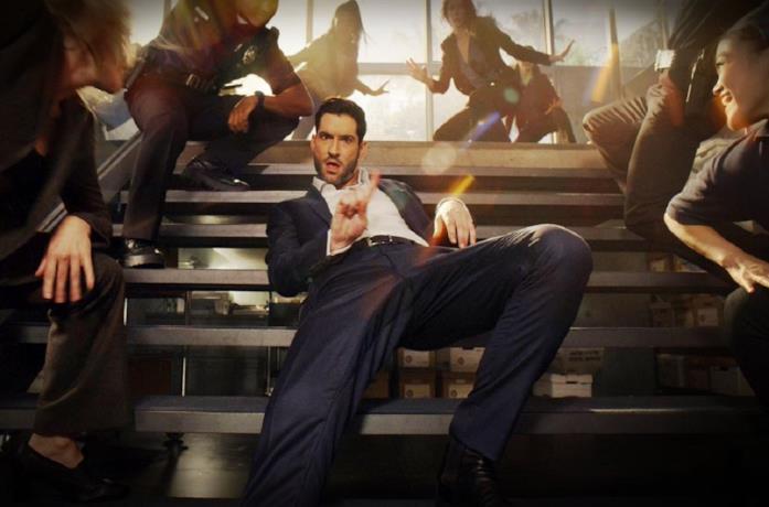 Tom Ellis è il protagonista di Lucifer su Netflix