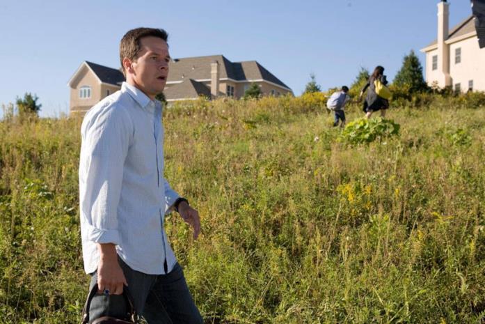 E venne il giorno Mark Walhberg in una sequenza del film