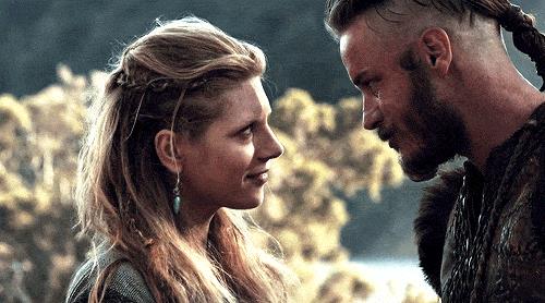 Ragnar Lodbrok e Lagertha erano i protagonisti principali di Vikings Katheryn Winnick e Travis Fimmel in una scena di Vikings