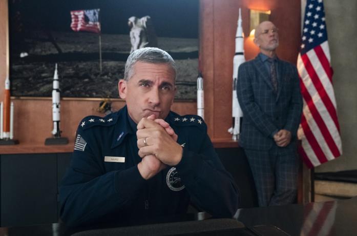 Steve Carell in Space Force insieme a John Malkovich