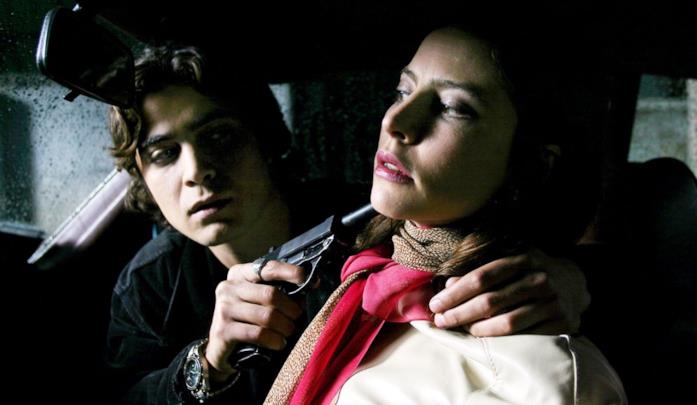 Romanzo criminale, il primo vero ruolo crime di Scamarcio Riccardo Scamarcio in una scena di Romanzo criminale