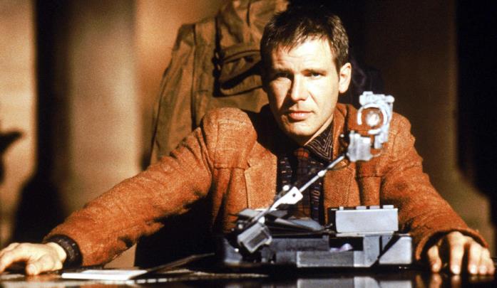 Rick Deckard è interpretato da Harrison Ford Rick Deckard e la macchina per il test di Voight-Kampff