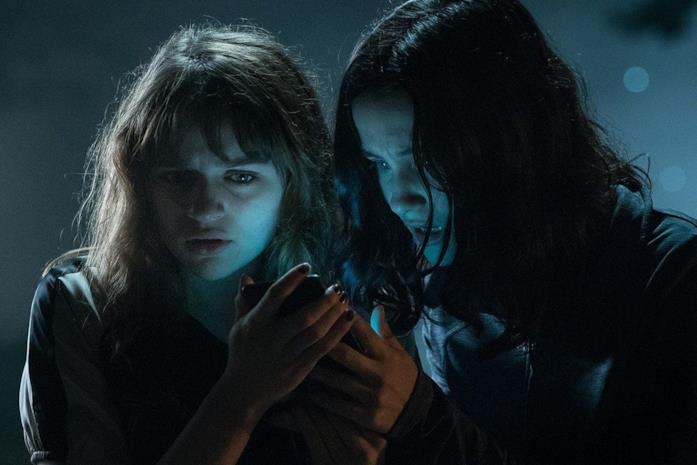 Joey King e Julia Goldani Telles interpretano Wren e Hallie Wren e Hallie sono interpretate da Joey King e Julia Goldani Telles