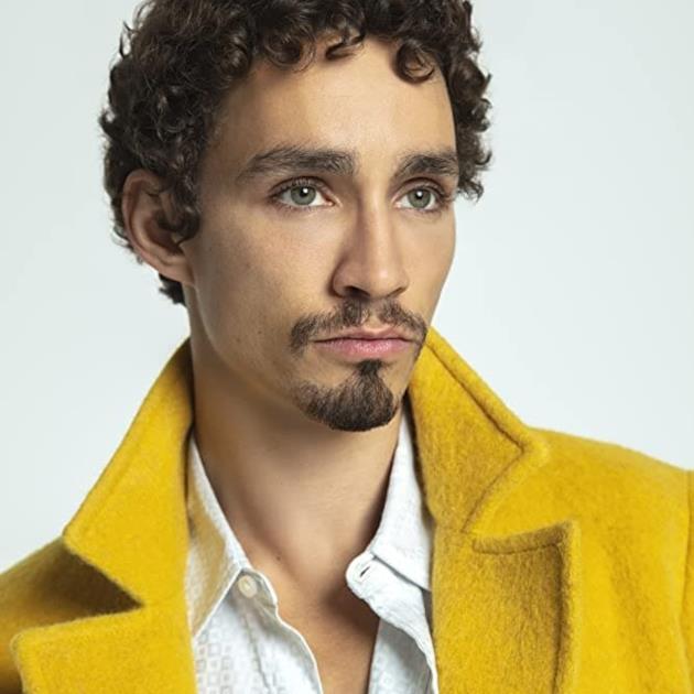 Robert Sheehan