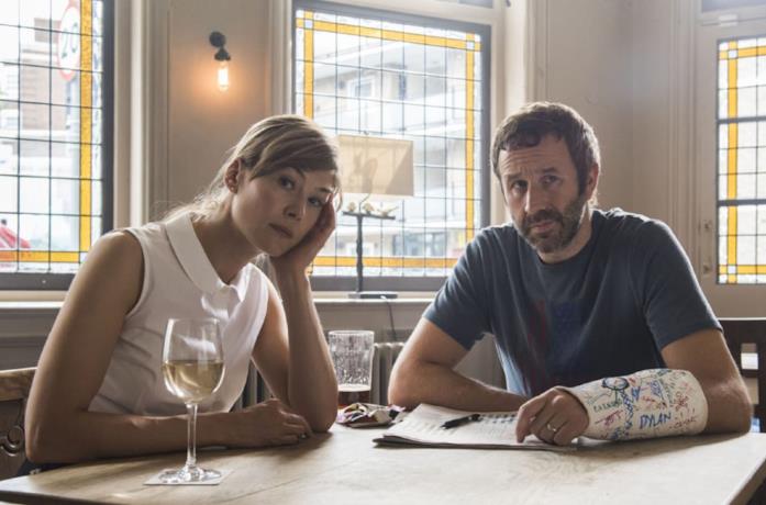 Rosamunde Pike e Chris O’Dowd in State of the Union