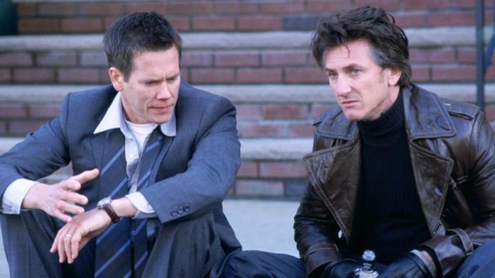 L'epilogo inaspettato di Mystic River Kevin Bacon e Sean Penn in una scena del film