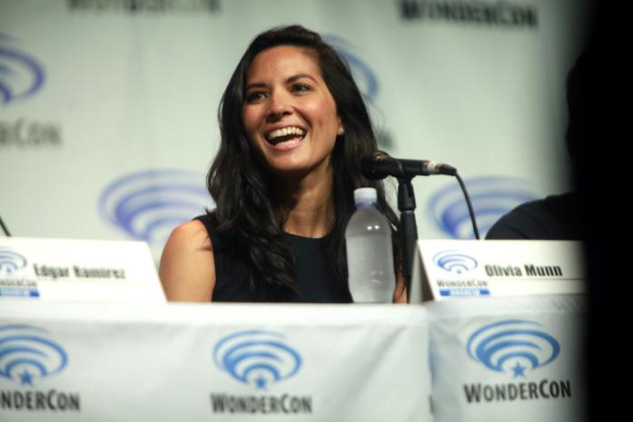 Olivia Munn a una convention Una foto di Olivia Munn durante una conferenza stampa