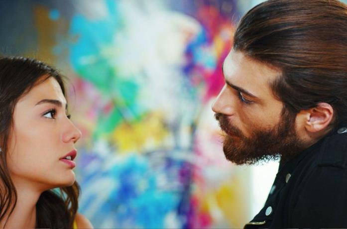 Demet Özdemir e Can Yaman in una scena di Daydreamer