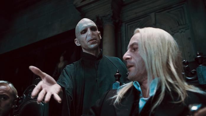 Voldemort e Lucius Malfoy Una scena di Harry Potter e i Doni della Morte - Parte 1