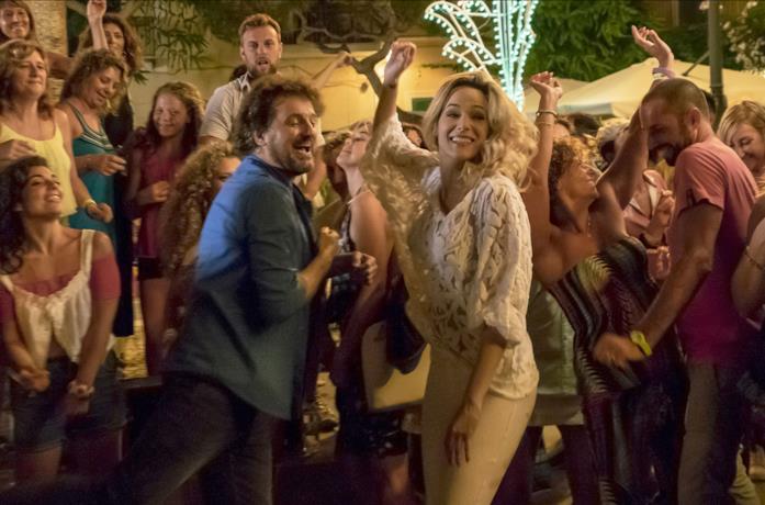 Leonardo Pieraccioni e Laura Chiatti in una scena del film Il professor Cenerentolo