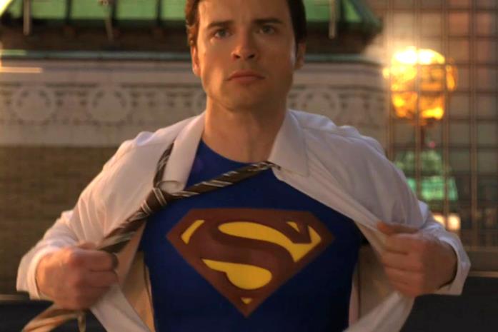 Il costume di Superman in Smallville Tom Welling indossa il costume di Superman