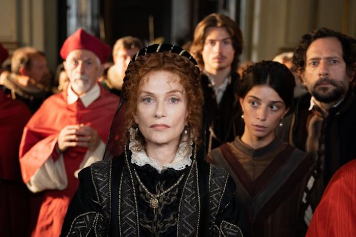 Isabelle Huppert è la marchesa Costanza Colonna nel film L'ombra di Caravaggio La marchesa Costanza Colonna è circondata da molte persone