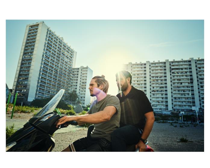 BAC Nord, la storia vera dietro il duro poliziesco di Cédric Jimenez François Civil e Karim Leklou in una scena del film BAC Nord