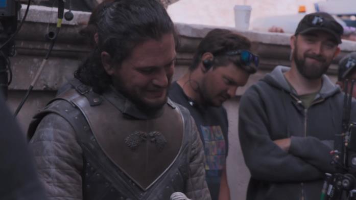 Game of Thrones 8: Kit Harington saluta commosso la produzione Kit Harington nella sua ultima scena in Game of Thrones 8