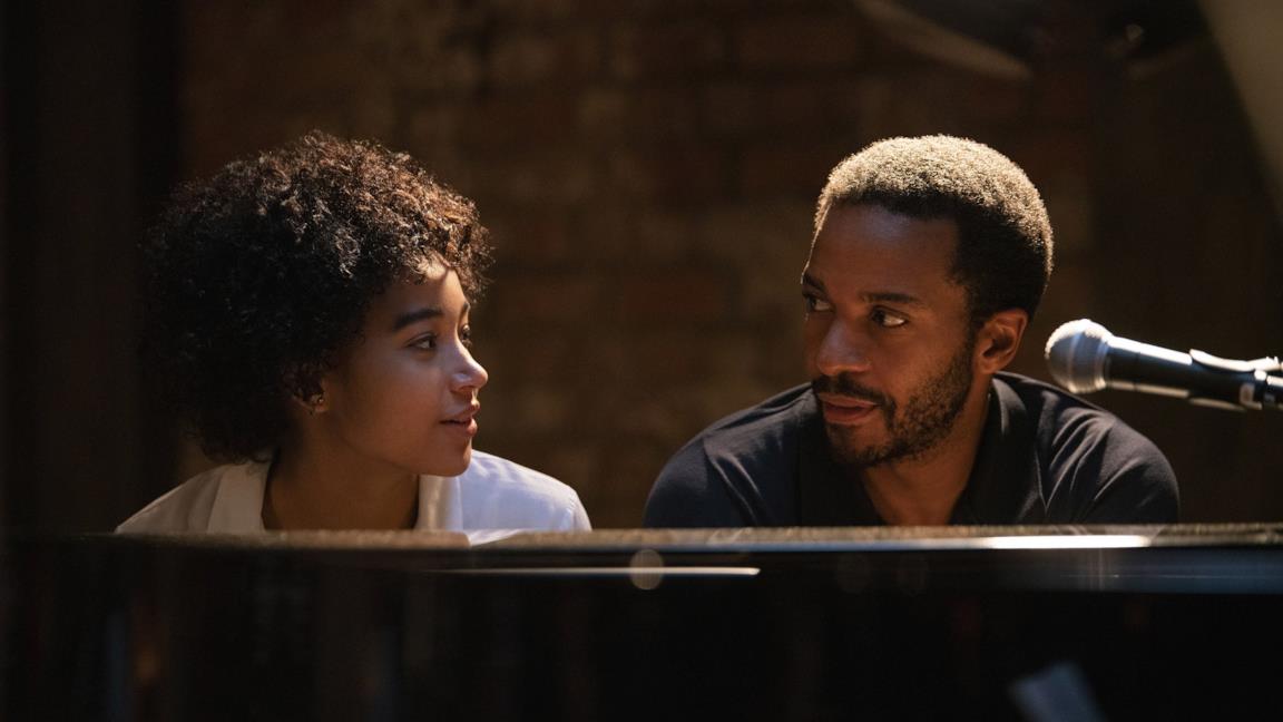 André Holland e Amandla Stenberg al piano in una scena di The Eddy