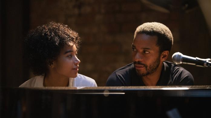 André Holland e Amandla Stenberg al piano in una scena di The Eddy