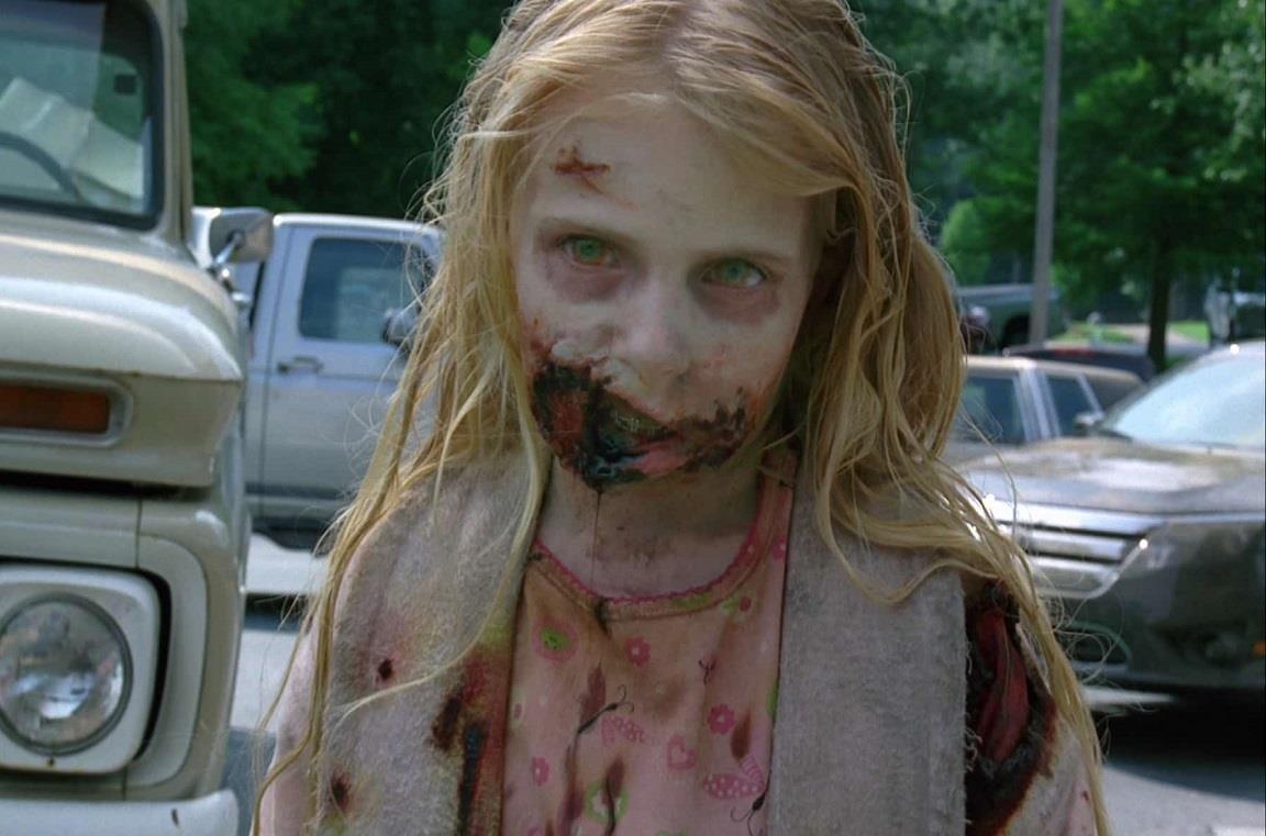 L'iconica bambina zombie della serie The Walking Dead