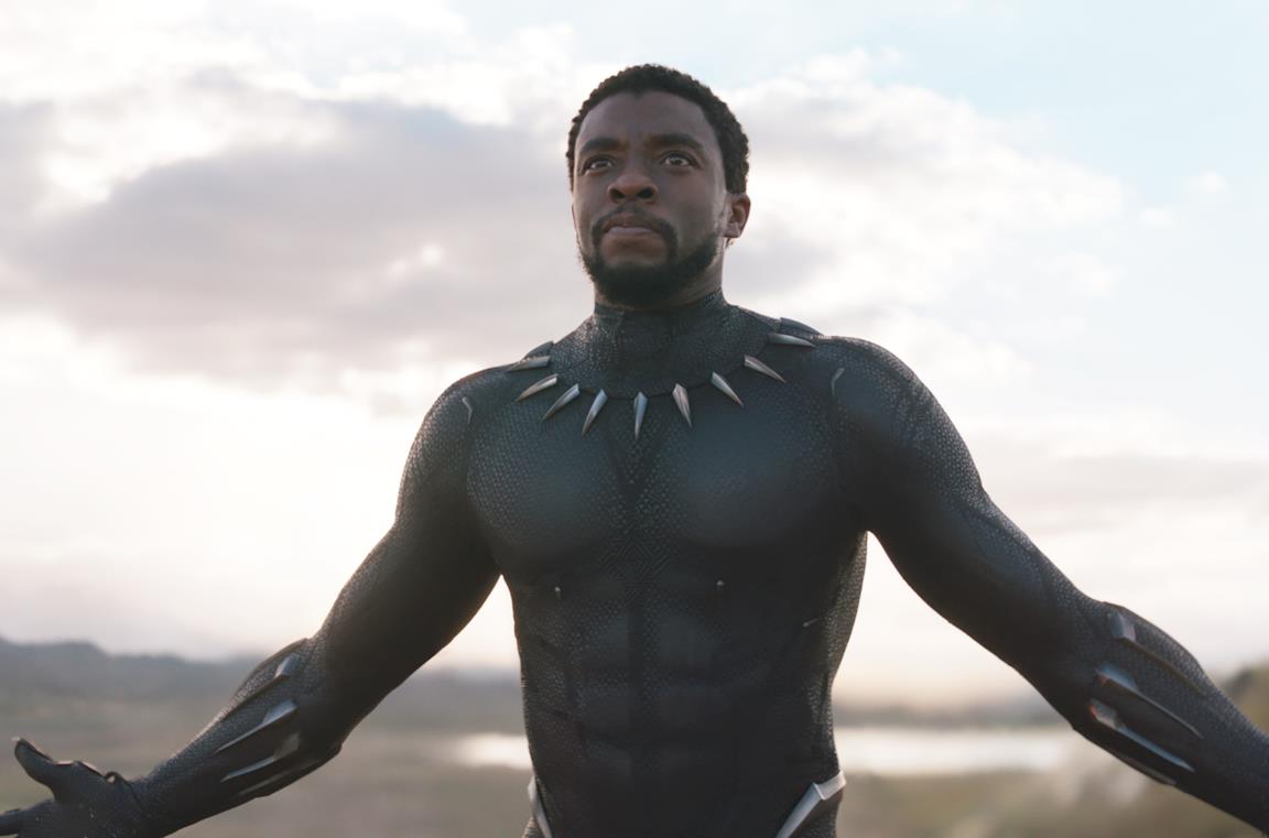 Chadwick Boseman è Black Panther nell'omonimo film del 2018