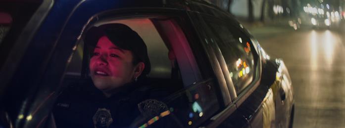 Il geniale e attesissimo A Cop Movie arriva su Netflix: ecco di cosa parla Mónica del Carmen in una scena del film A Cop Movie