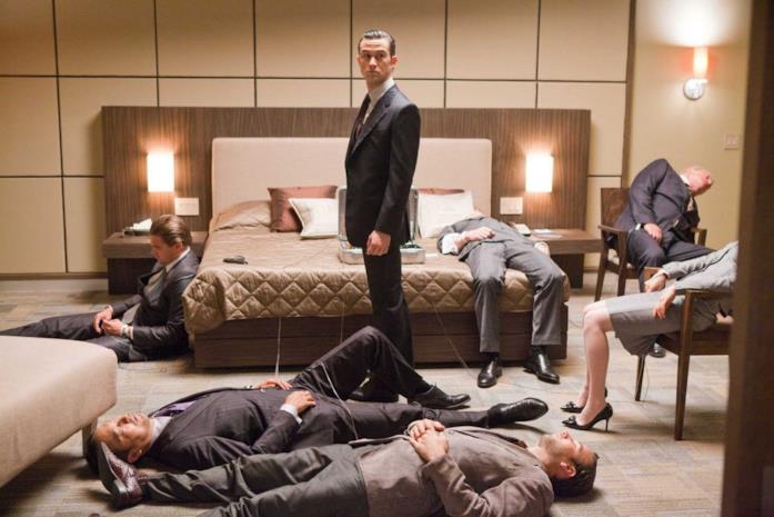 Joseph Gordon-Levitt interpreta Arthur, il partner di Cobb Joseph Gordon-Levitt in una scena del film