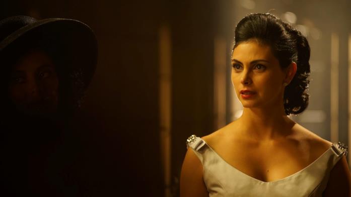 Morena Baccarin in Gotham Morena Baccarin nella serie TV Gotham