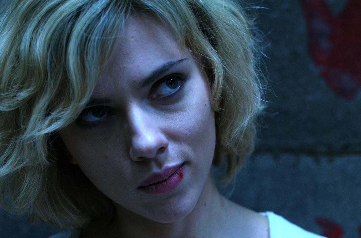 Scarlett Johansson in una scena di Lucy