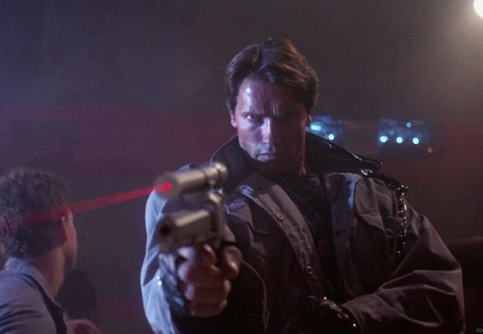 Arnold Schwarzenegger in una scena del primo Terminator