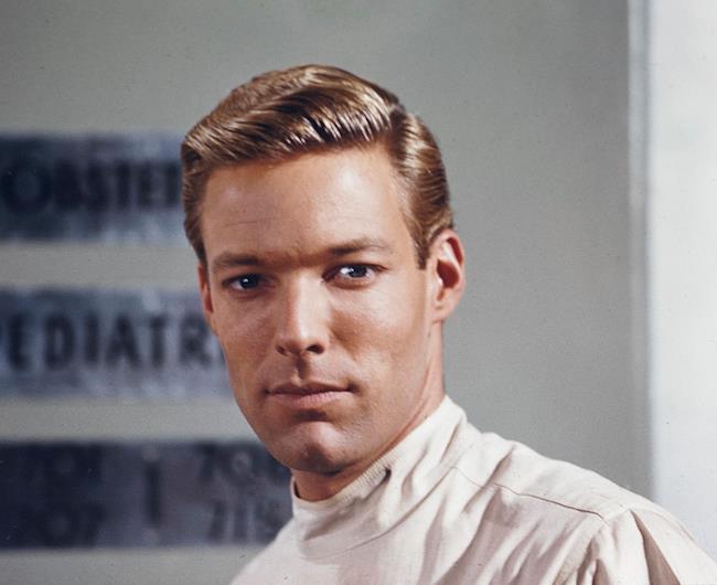 Il bellissimo Dottor Kildare aveva lo sguardo di Richard Chamberlain Richard Chamberlain è il protagonista di Dottor Kildare