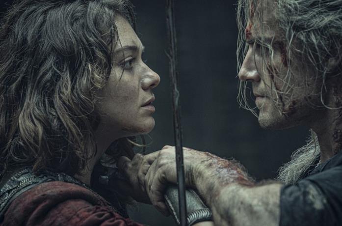 Emma Appleton ed Henry Cavill in The Witcher