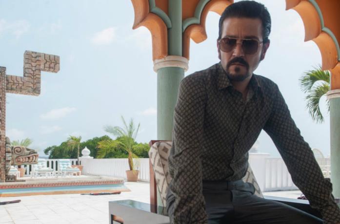 Un'immagine di Diego Luna in Narcos: Messico