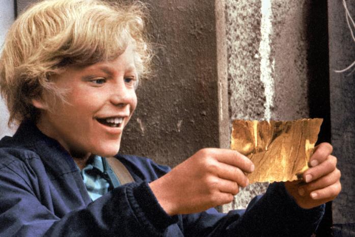 Charlie vince il biglietto dorato per visitare la Fabbrica di cioccolato