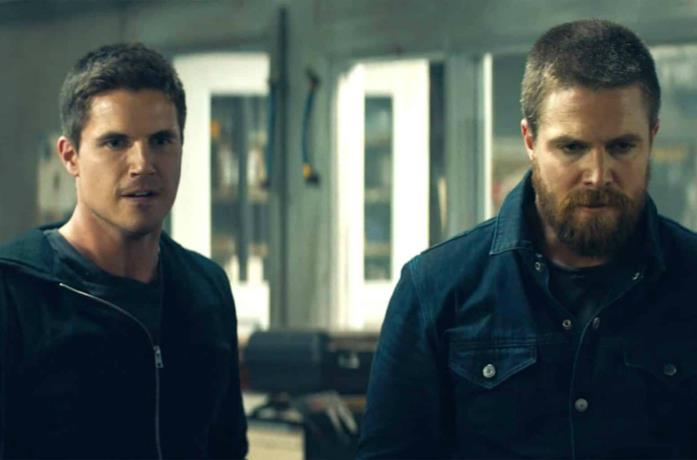 Code 8 Robbie e Stephen Amell in Code 8