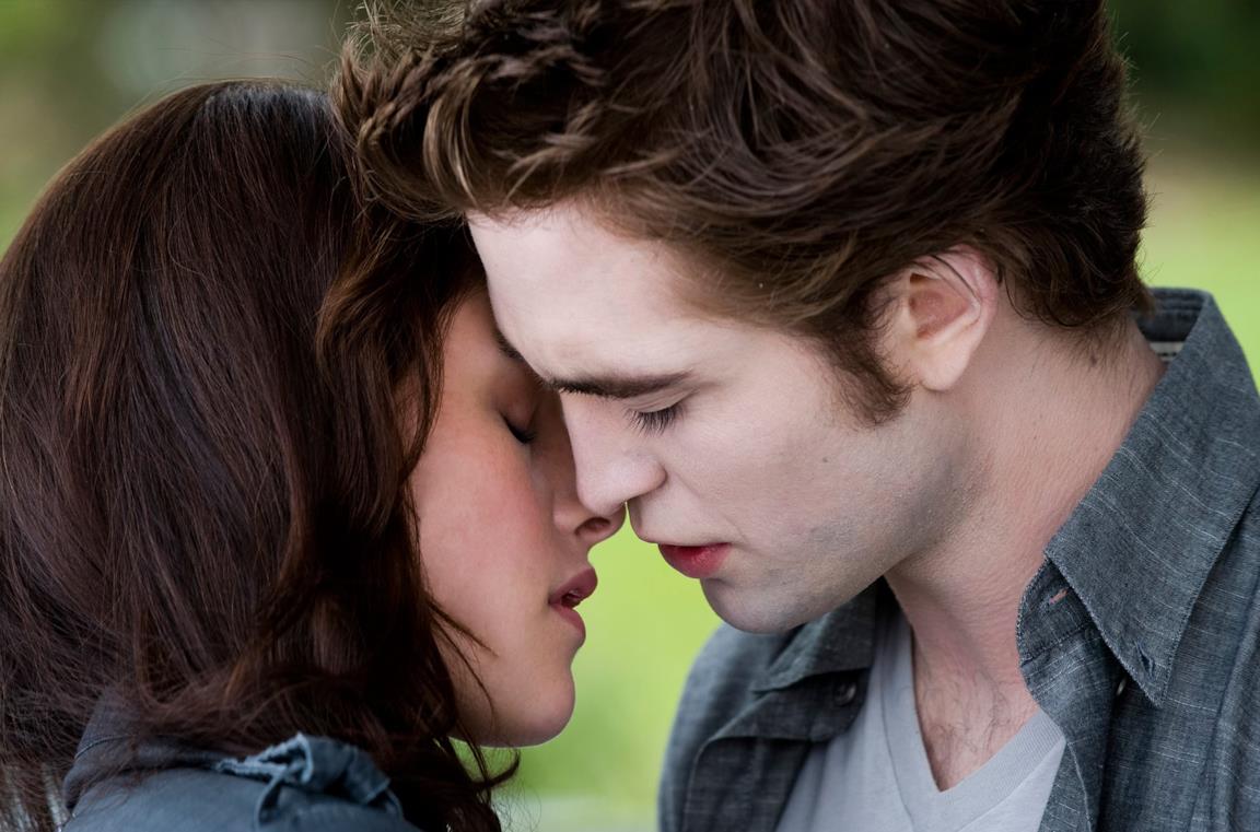 Una scena di Twilight con un quasi-bacio tra bella ed Edward